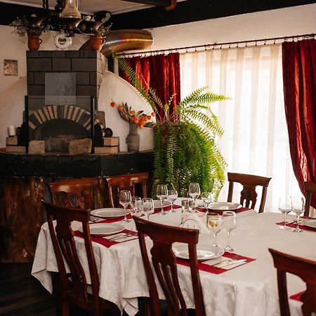 Casa Octavian Hotel Sucevita Ngoại thất bức ảnh