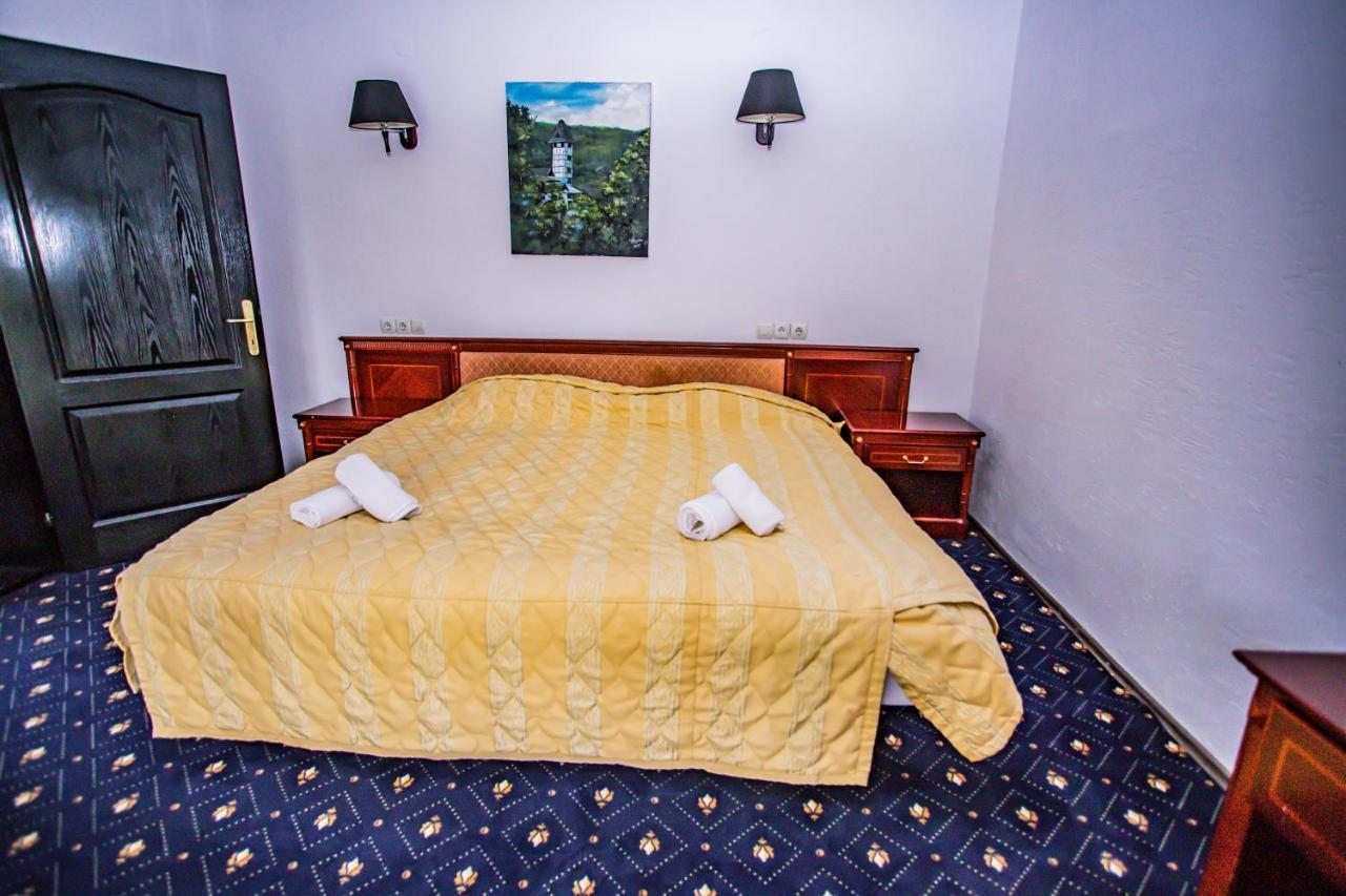 Casa Octavian Hotel Sucevita Ngoại thất bức ảnh
