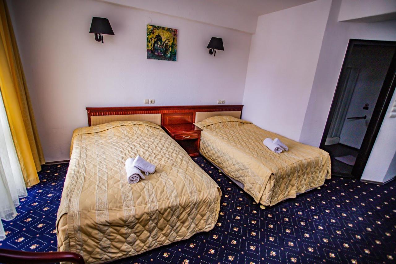 Casa Octavian Hotel Sucevita Ngoại thất bức ảnh