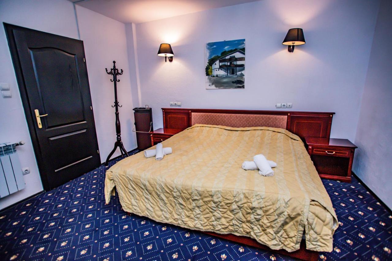 Casa Octavian Hotel Sucevita Ngoại thất bức ảnh