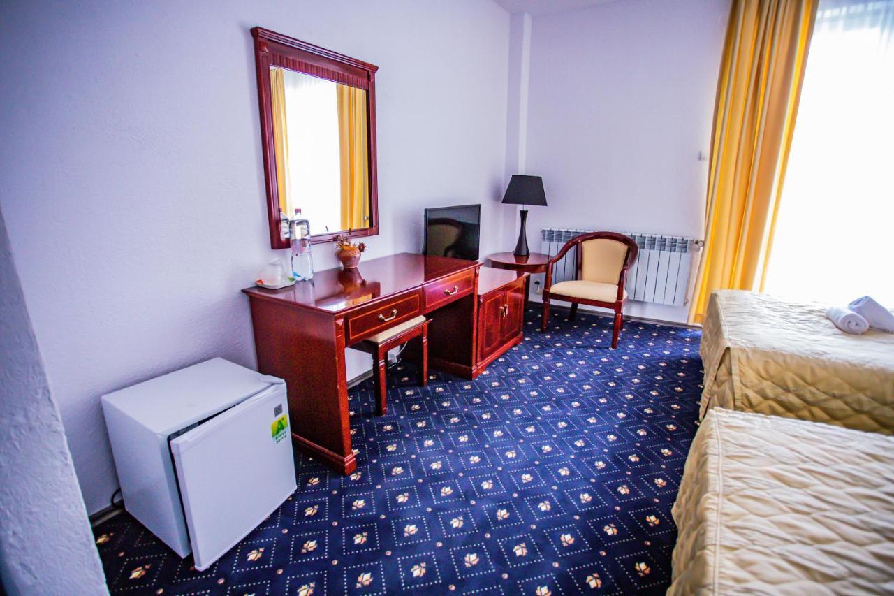 Casa Octavian Hotel Sucevita Ngoại thất bức ảnh