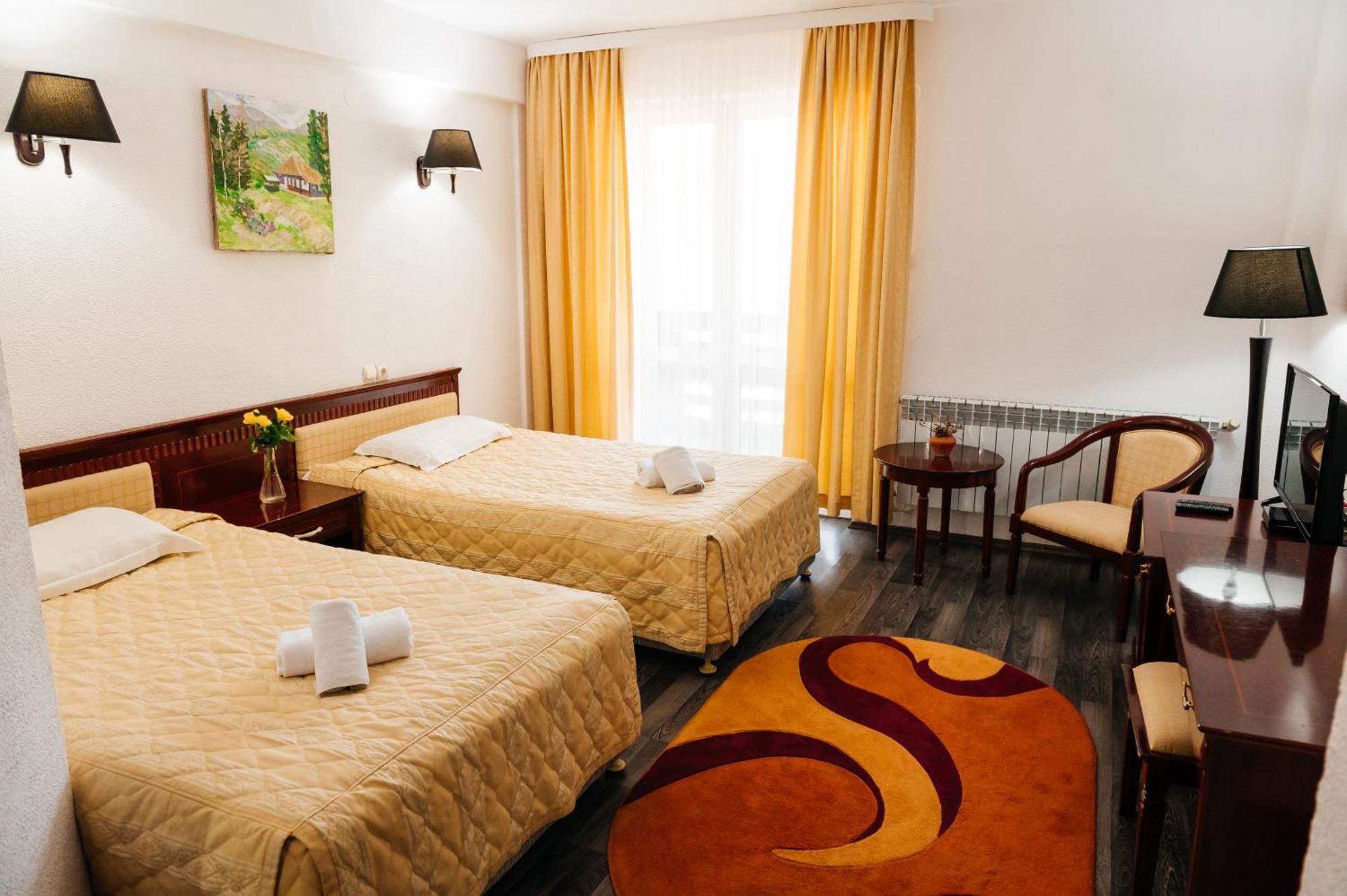 Casa Octavian Hotel Sucevita Ngoại thất bức ảnh