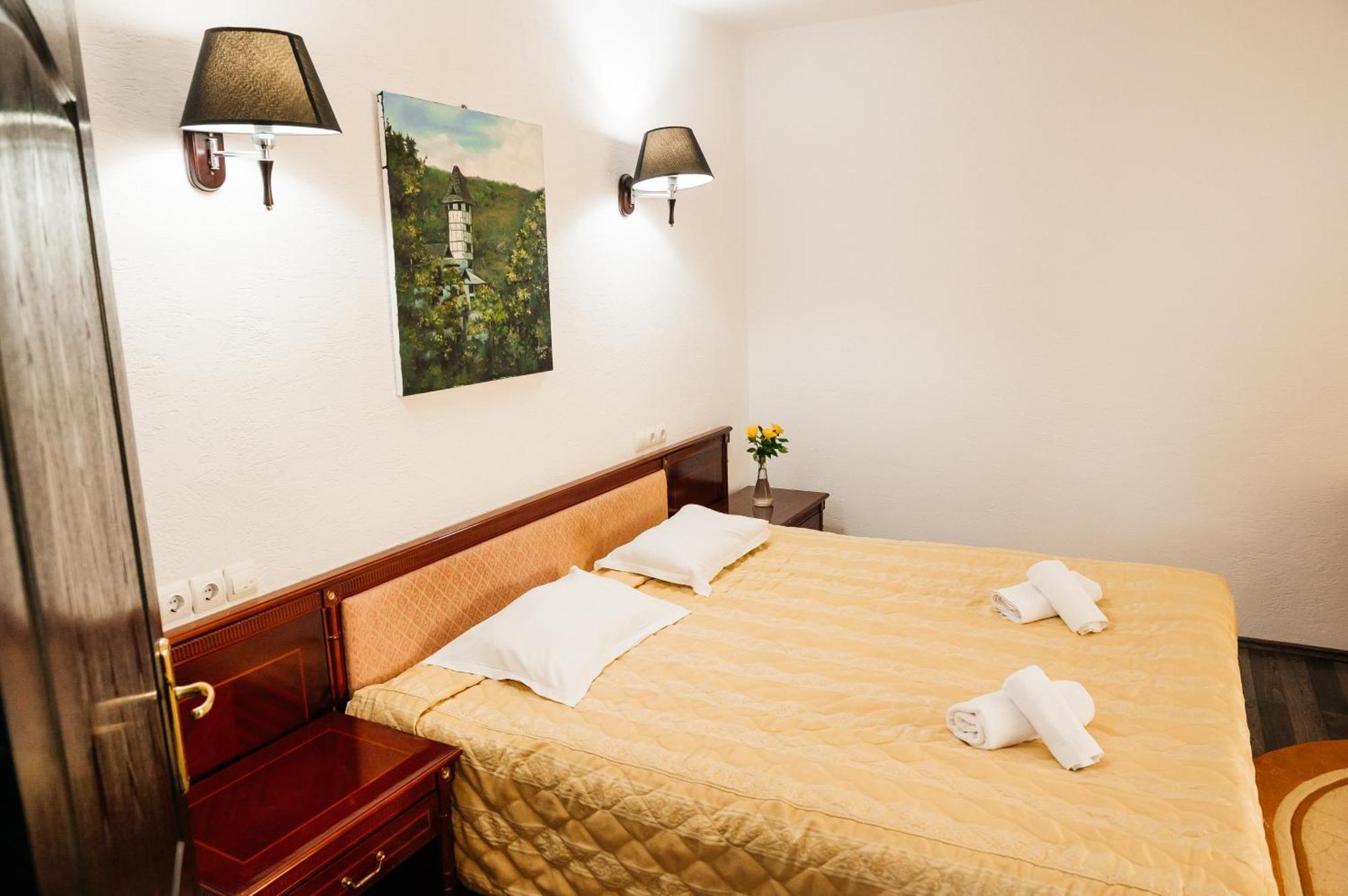 Casa Octavian Hotel Sucevita Ngoại thất bức ảnh