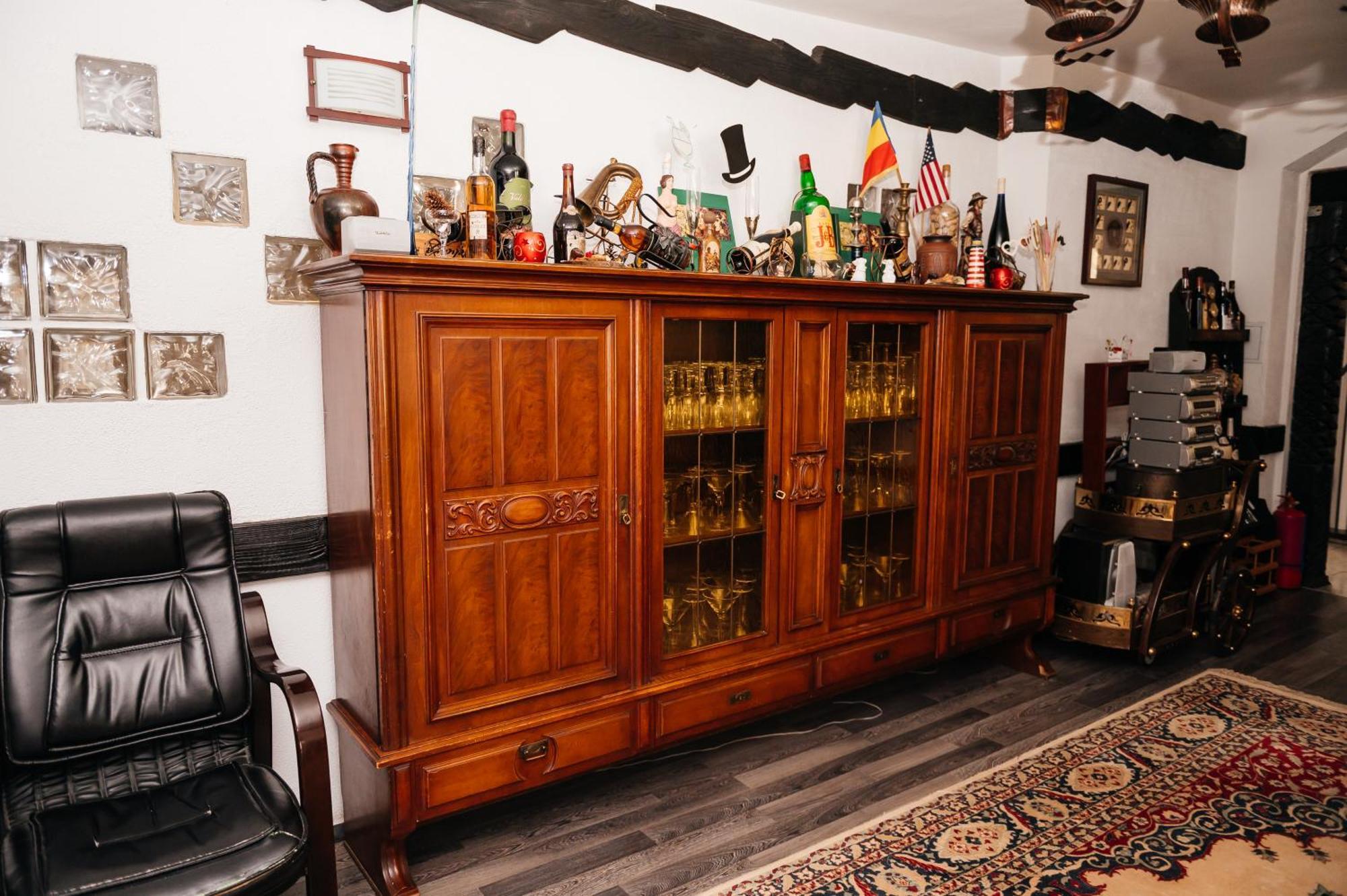 Casa Octavian Hotel Sucevita Ngoại thất bức ảnh